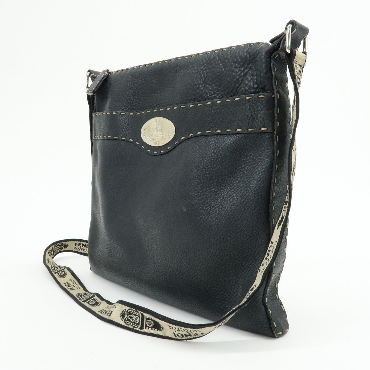 Fendi Vintage Selleria Zip Messenger Leather Black Leather Handbag (Pre-Owned)