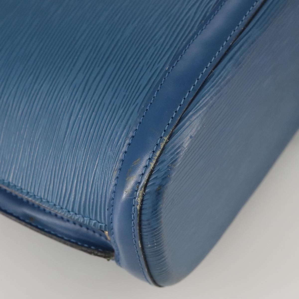 Louis Vuitton Lussac Blue Leather Shoulder Bag (Pre-Owned)