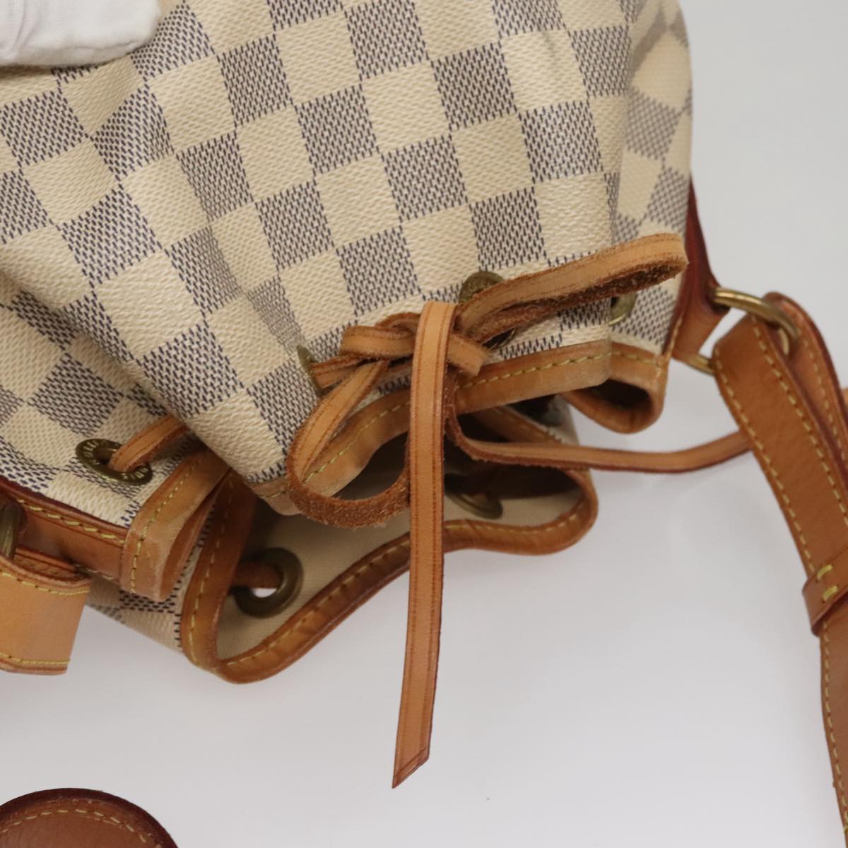 Louis Vuitton Noé White Canvas Shoulder Bag (Pre-Owned)