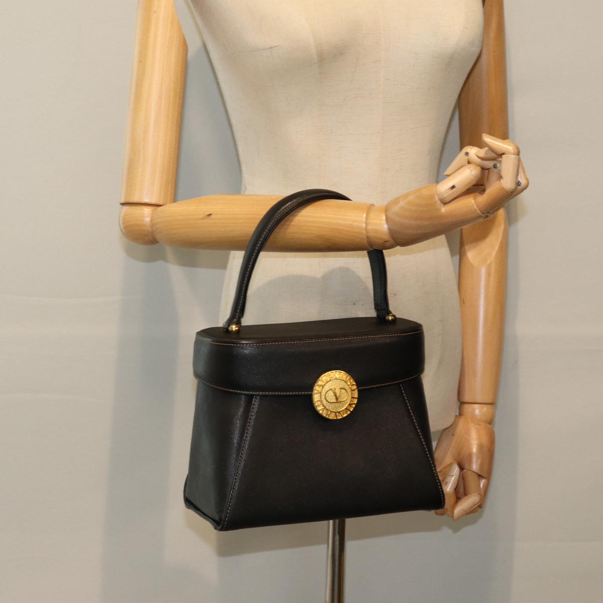 Valentino Garavani Black Leather Handbag (Pre-Owned)