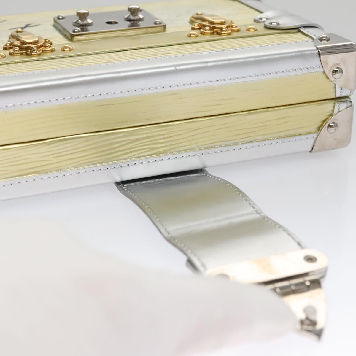 Louis Vuitton Petit Malle Silver Leather Shoulder Bag (Pre-Owned)