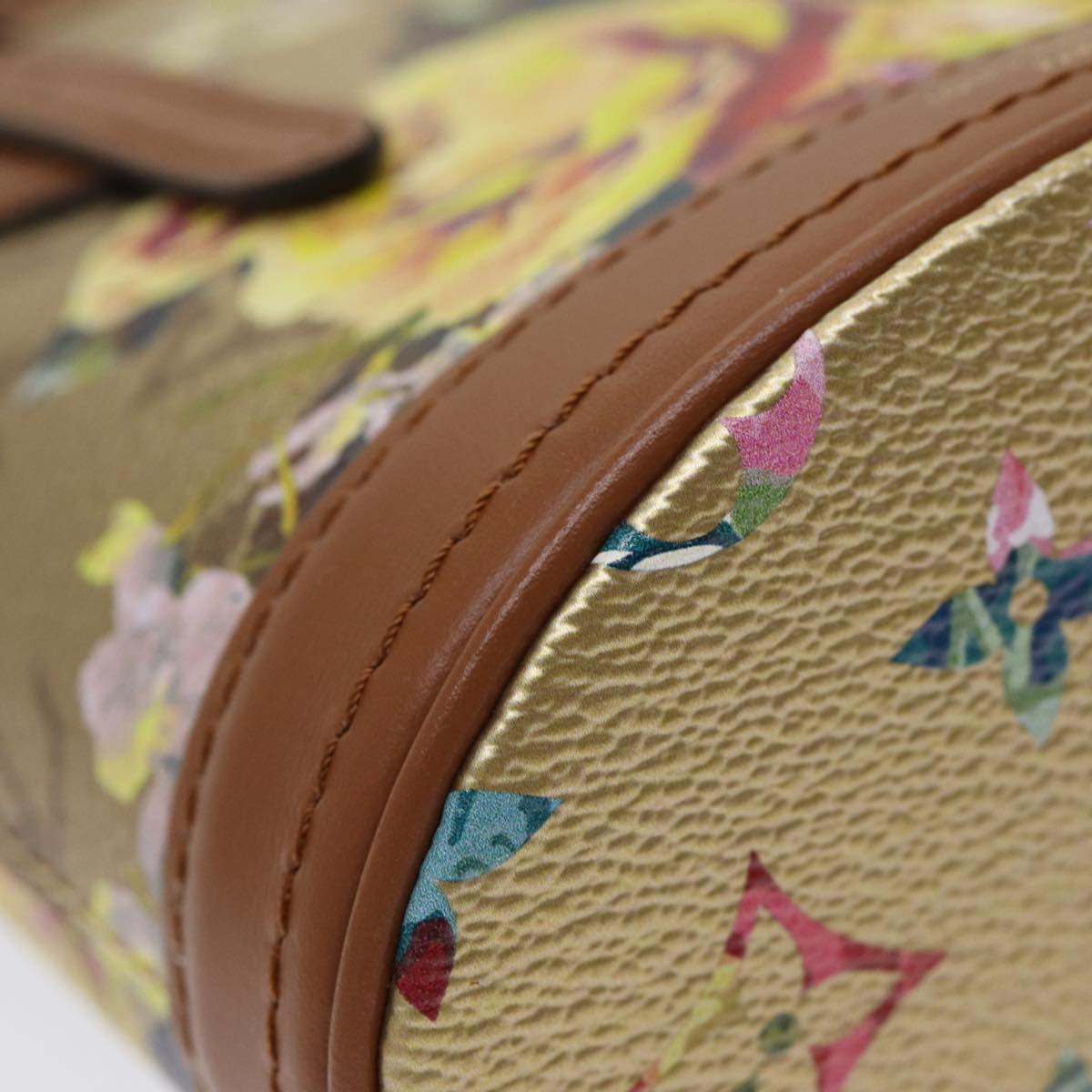 Louis Vuitton Bucket Beige Canvas Shoulder Bag (Pre-Owned)