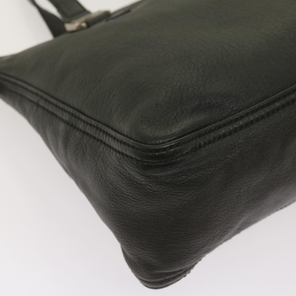 Fendi -- Black Leather Handbag (Pre-Owned)