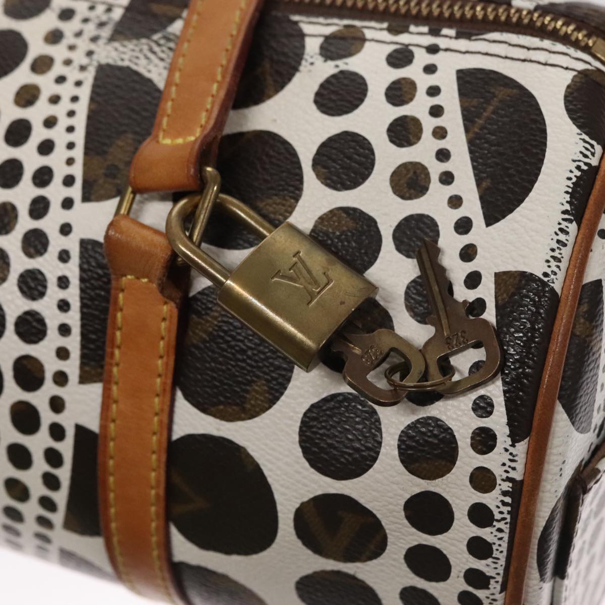 Louis Vuitton Papillon 30 White Canvas Handbag (Pre-Owned)
