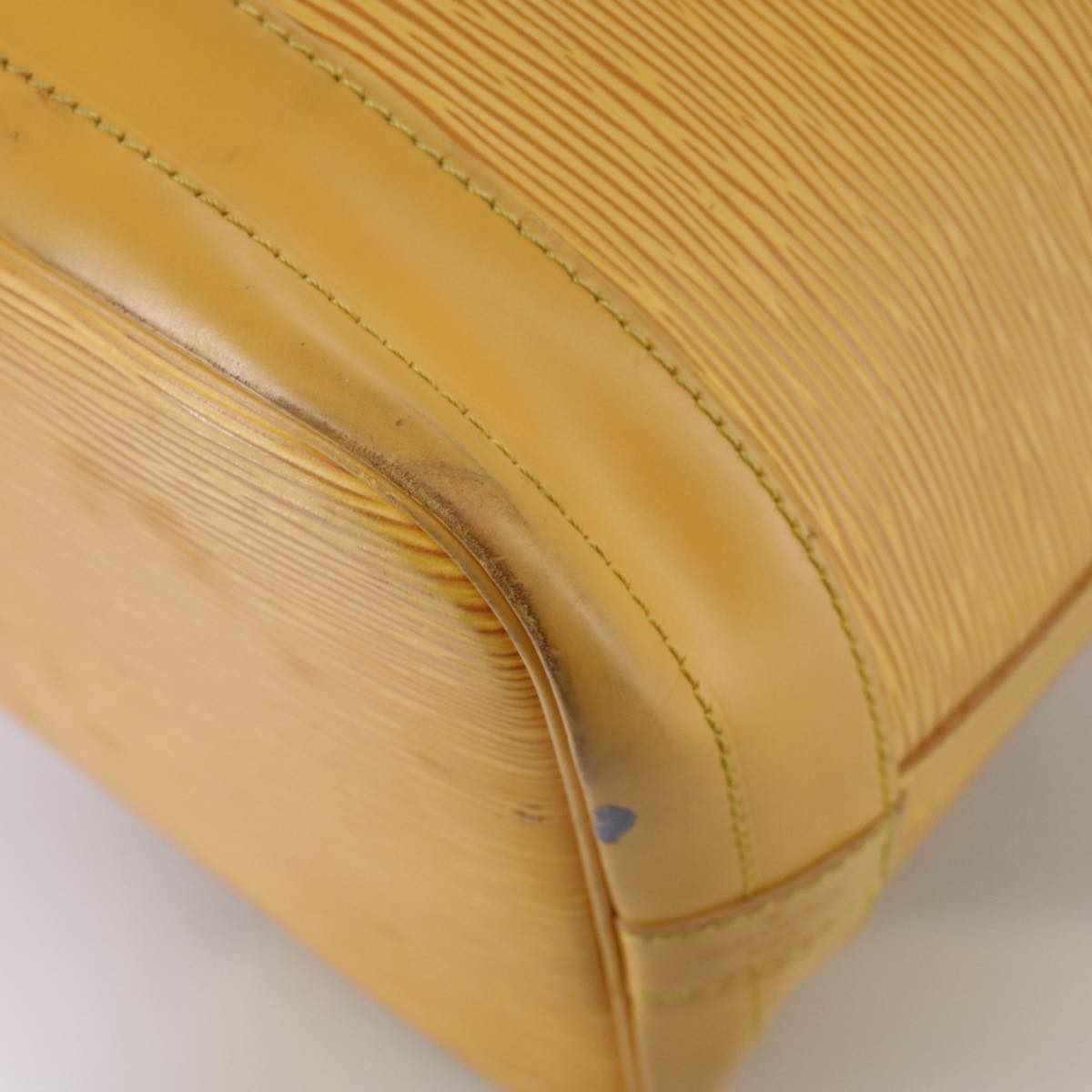 Louis Vuitton Noe Yellow Leather Shoulder Bag (Pre-Owned)