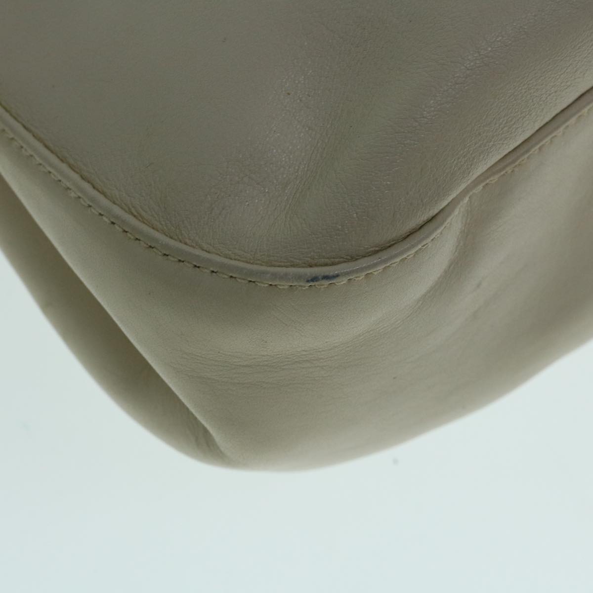 Bally Beige Leather Shoulder Bag (Pre-Owned)