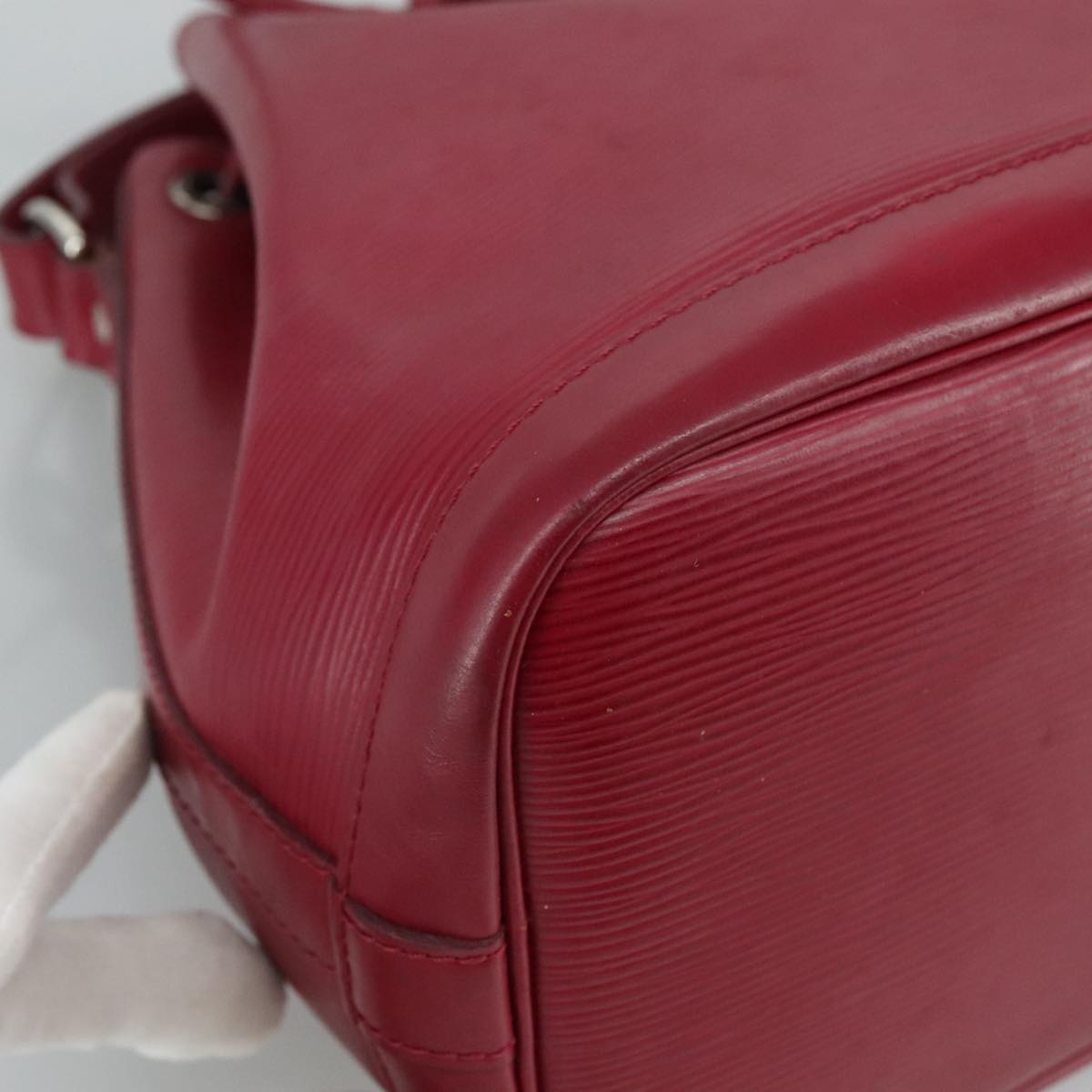 Louis Vuitton Noé Bb Burgundy Leather Shoulder Bag (Pre-Owned)