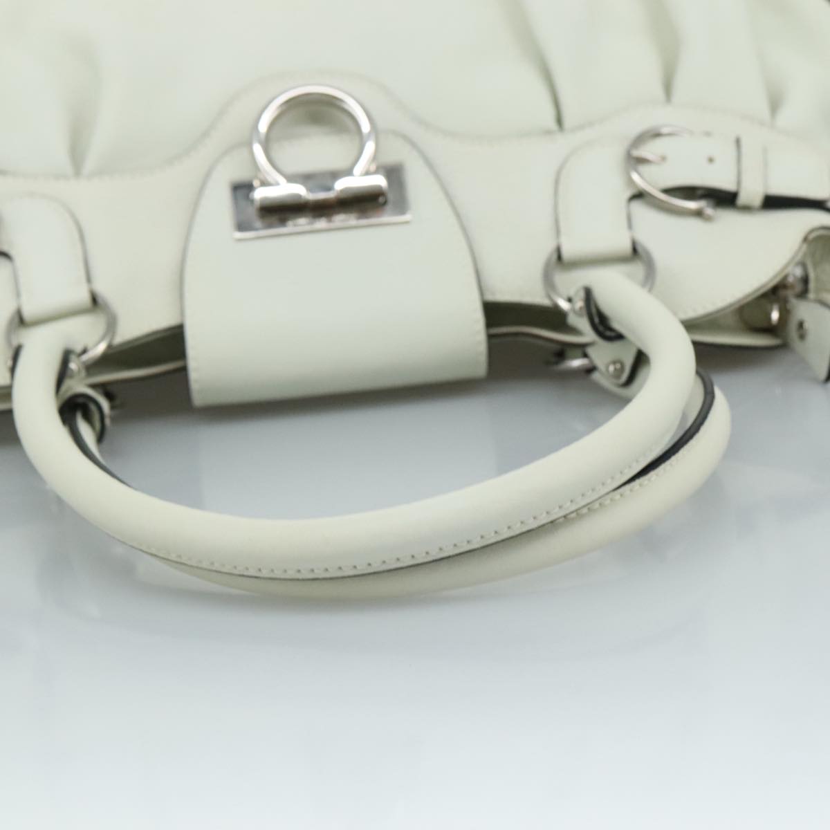 Salvatore Ferragamo Gancini White Leather Handbag (Pre-Owned)