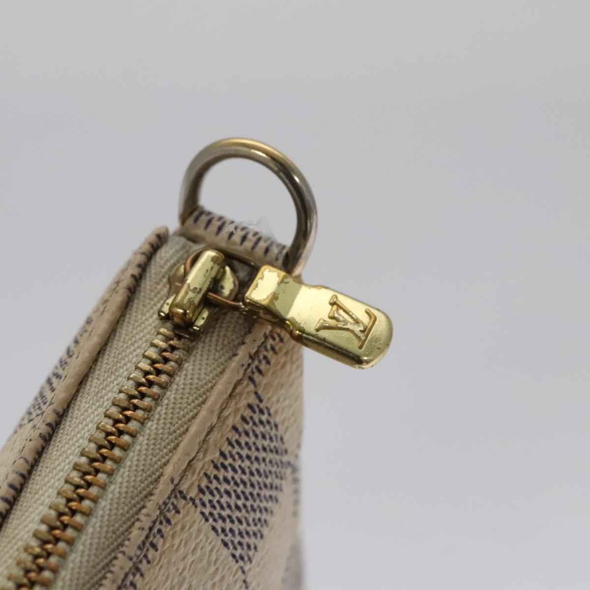 Louis Vuitton Pochette Accessoire White Canvas Clutch Bag (Pre-Owned)