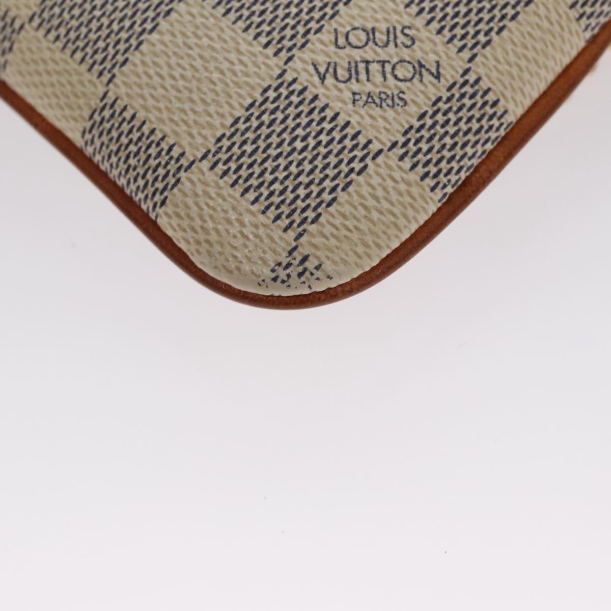 Louis Vuitton Mira White Canvas Clutch Bag (Pre-Owned)