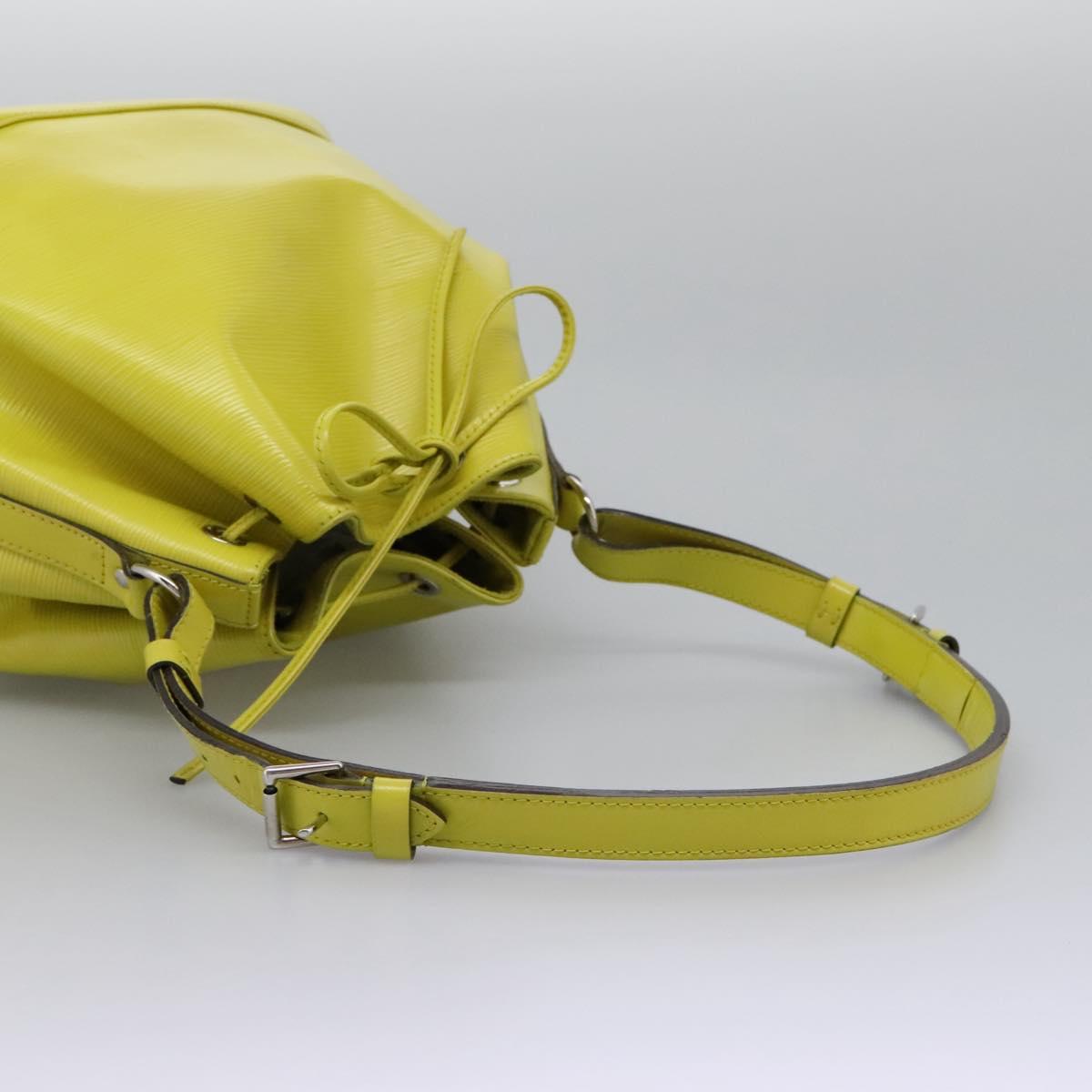 Louis Vuitton Petit Noé Green Leather Shoulder Bag (Pre-Owned)