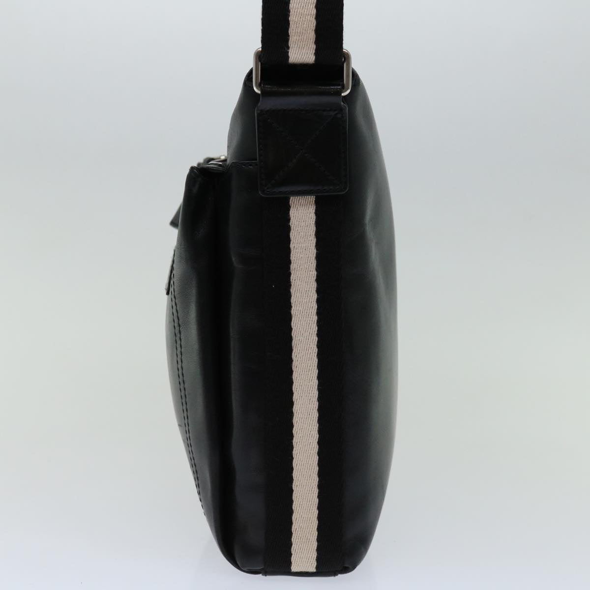 Bally -- Black Leather Shoulder Bag (Pre-Owned)