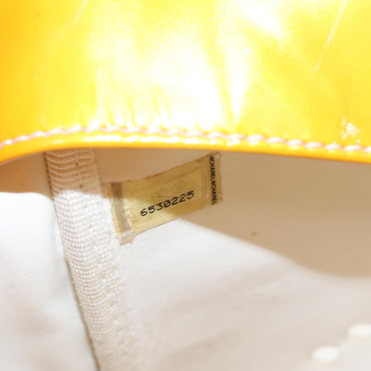 Chanel Yellow Patent Leather Handbag (Pre-Owned)