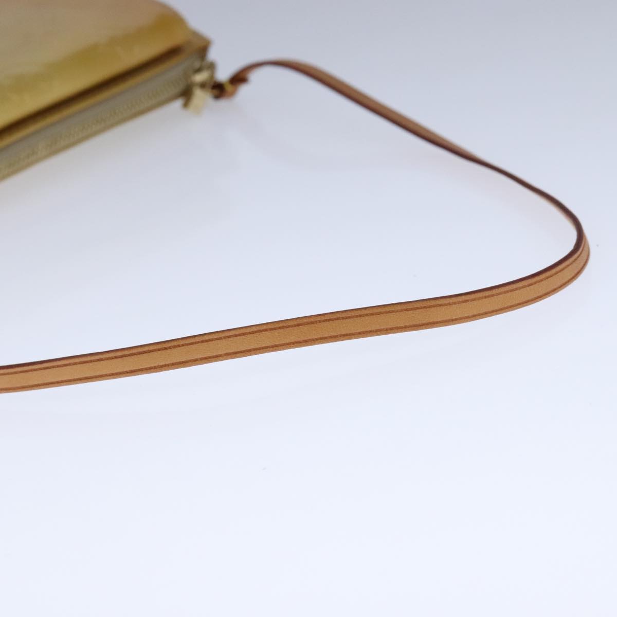 Louis Vuitton Mott Beige Patent Leather Clutch Bag (Pre-Owned)