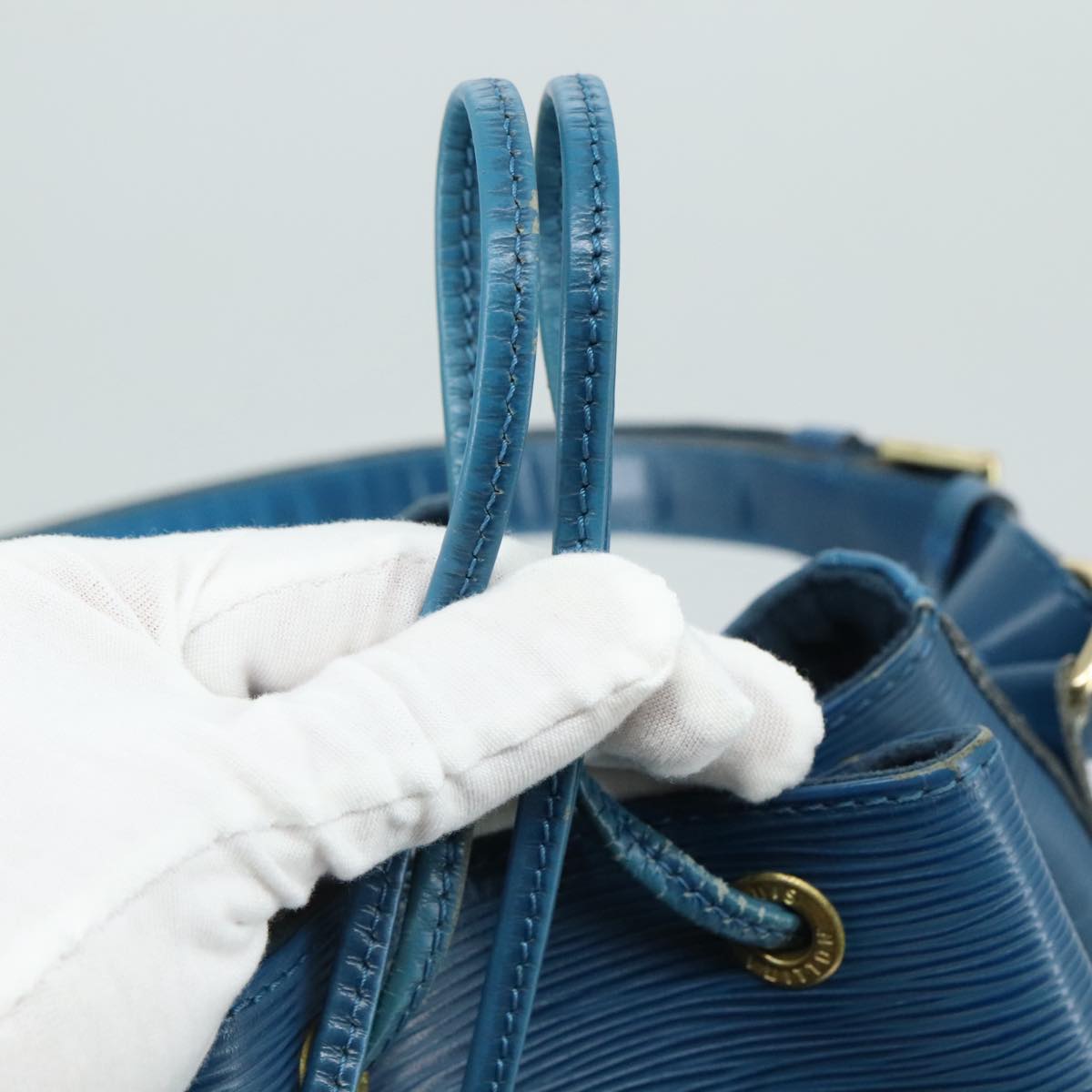 Louis Vuitton Noé Blue Leather Shoulder Bag (Pre-Owned)