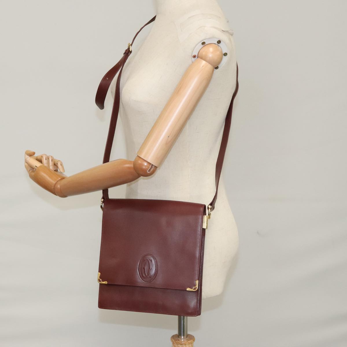 Cartier Must De Cartier Burgundy Leather Shoulder Bag (Pre-Owned)