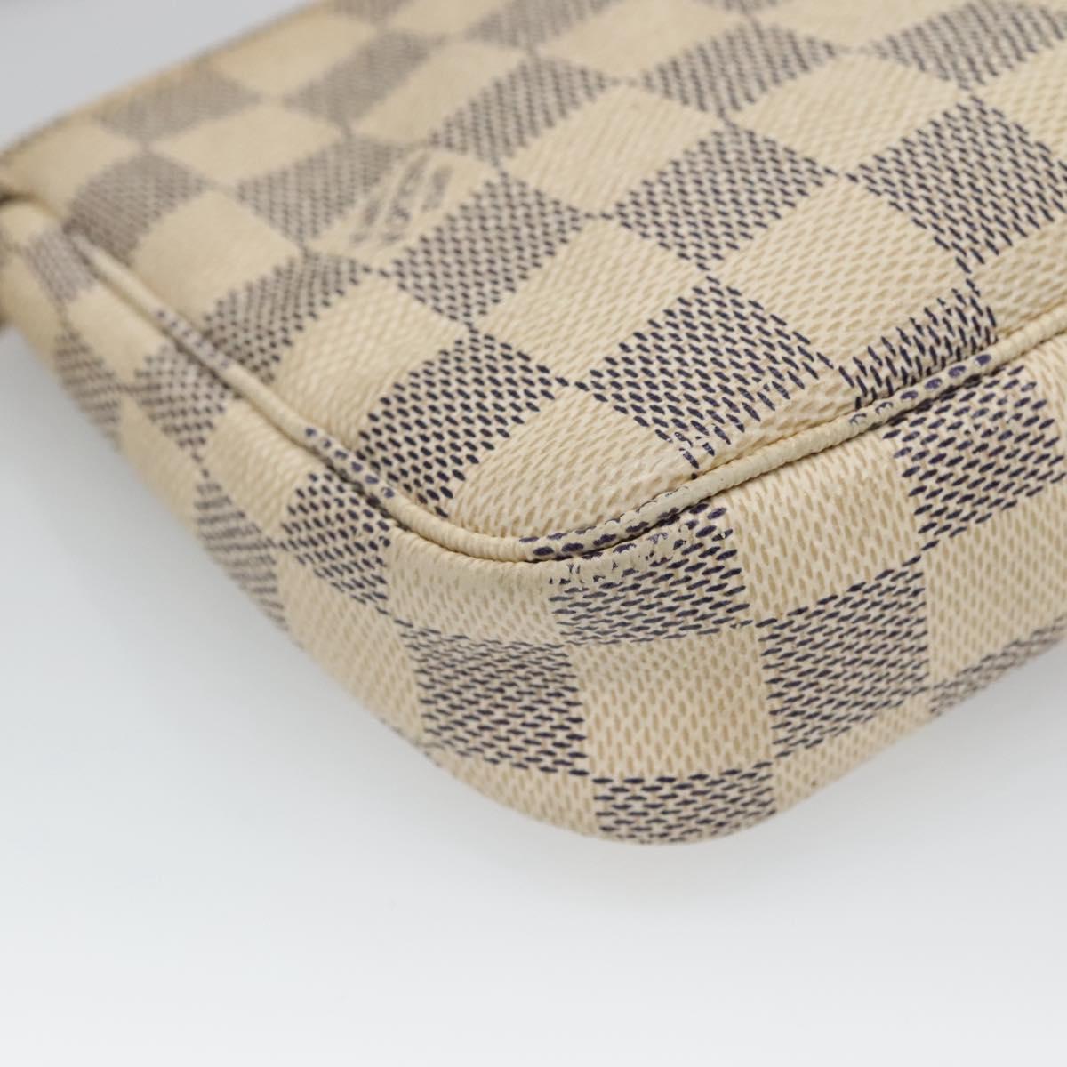 Louis Vuitton Pochette Accessoire White Canvas Clutch Bag (Pre-Owned)
