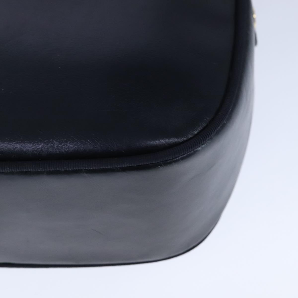 Salvatore Ferragamo Vara Navy Leather Shoulder Bag (Pre-Owned)