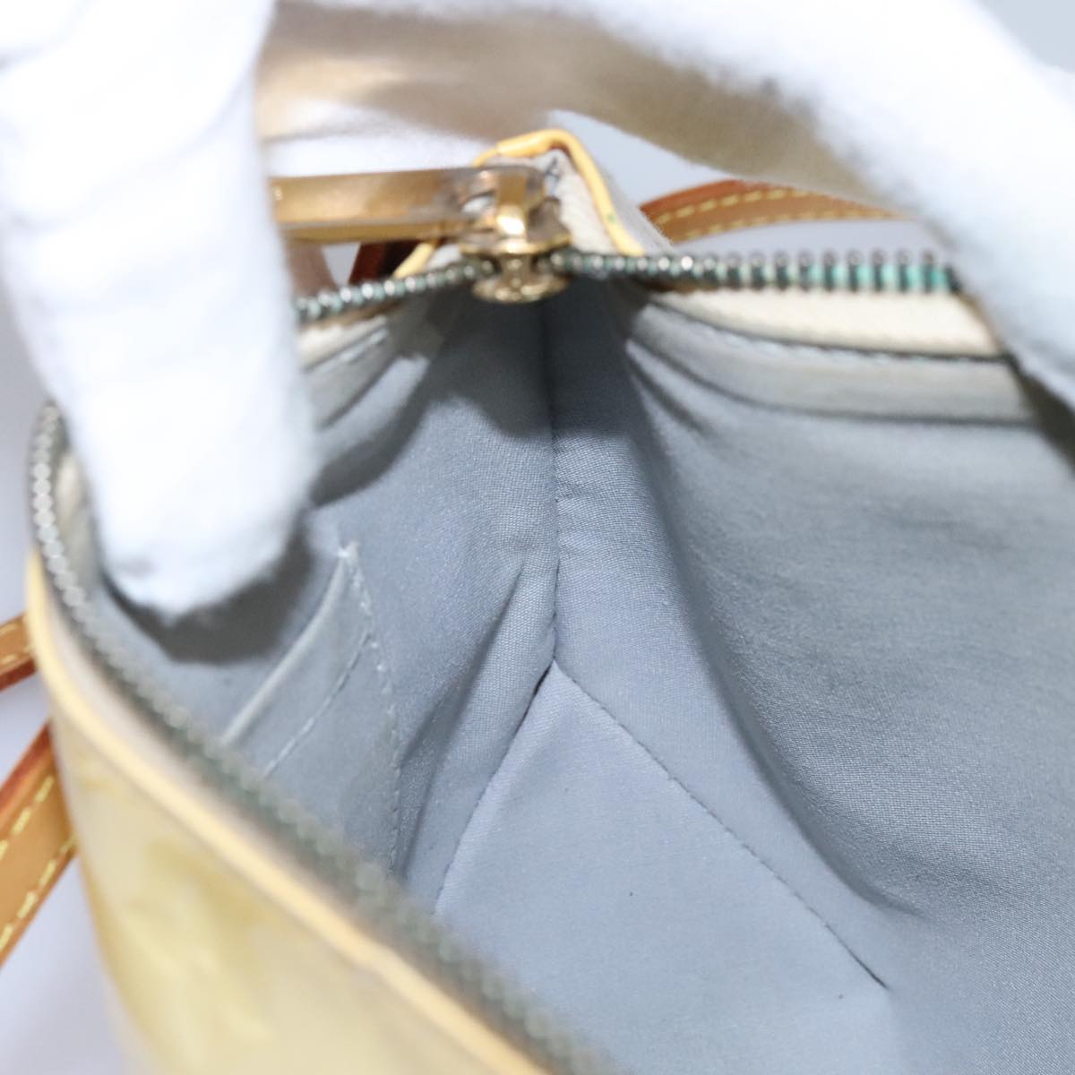 Louis Vuitton Minna Beige Patent Leather Shoulder Bag (Pre-Owned)