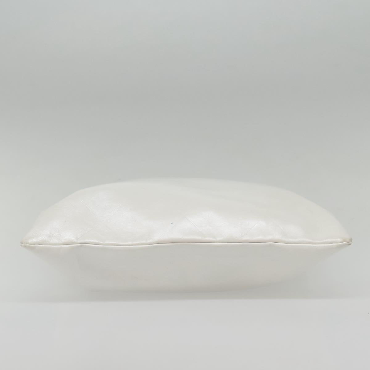 Chanel Matelassé White Leather Handbag (Pre-Owned)