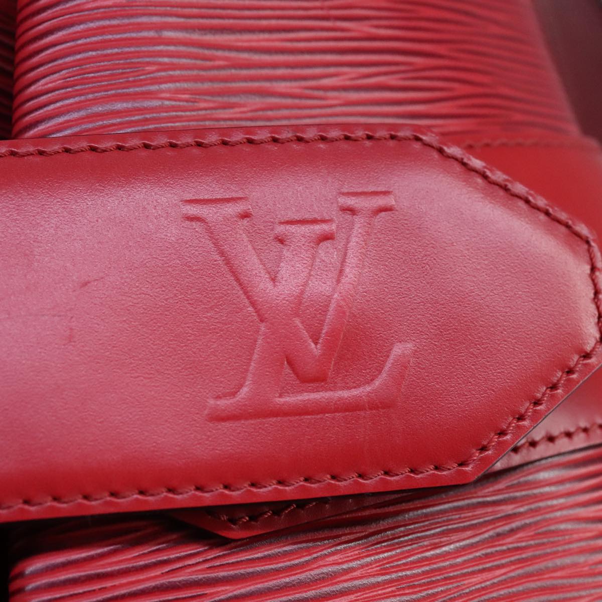 Louis Vuitton Sac D'épaule Red Leather Shoulder Bag (Pre-Owned)
