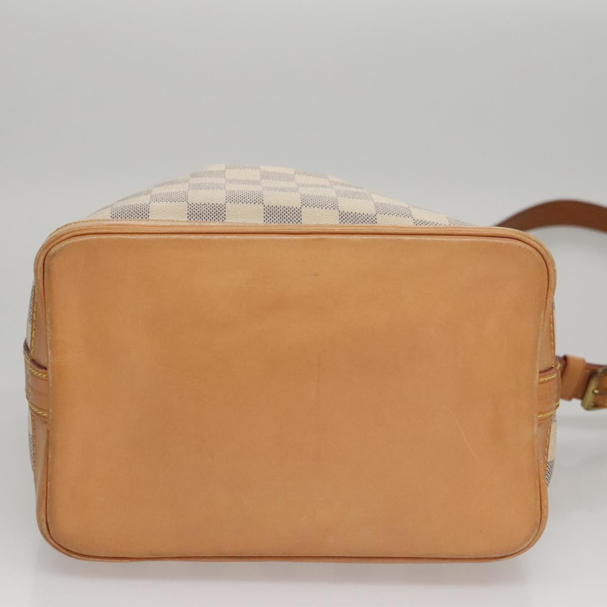 Louis Vuitton Noé White Canvas Shoulder Bag (Pre-Owned)