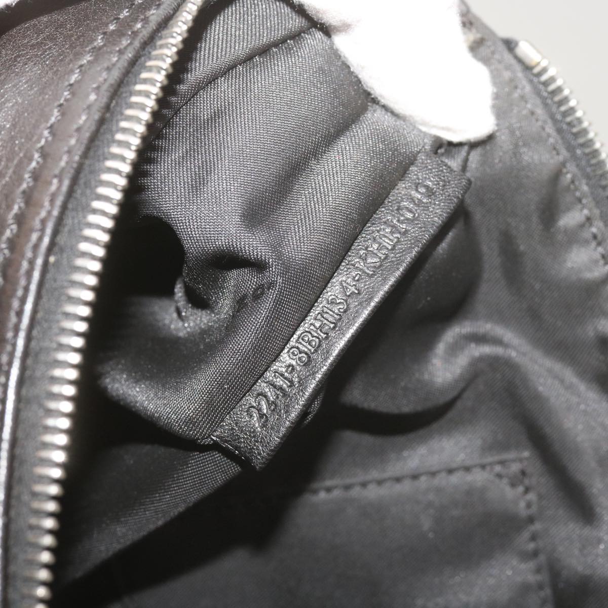 Fendi -- Black Leather Handbag (Pre-Owned)