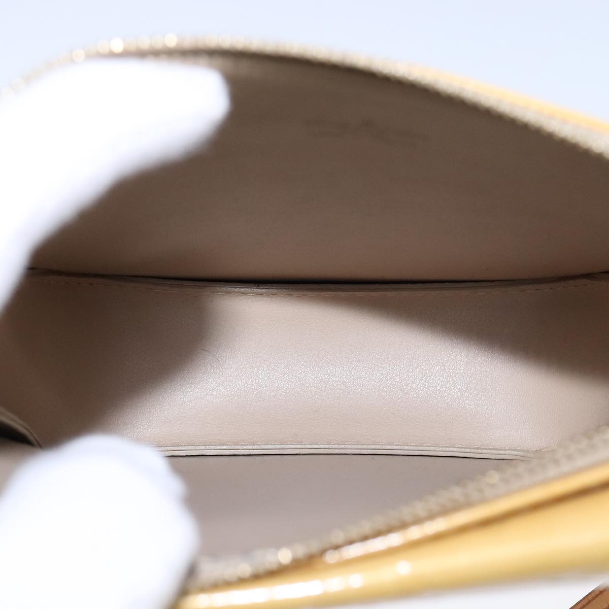 Louis Vuitton Mott Beige Patent Leather Clutch Bag (Pre-Owned)