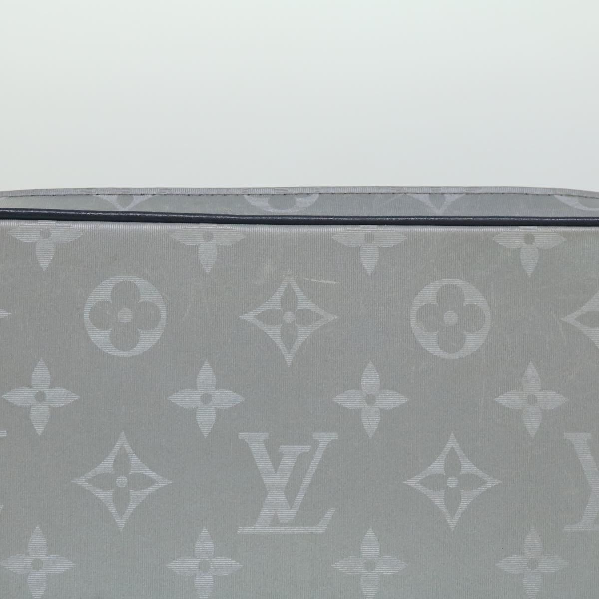 Louis Vuitton Alpha Silver Leather Clutch Bag (Pre-Owned)