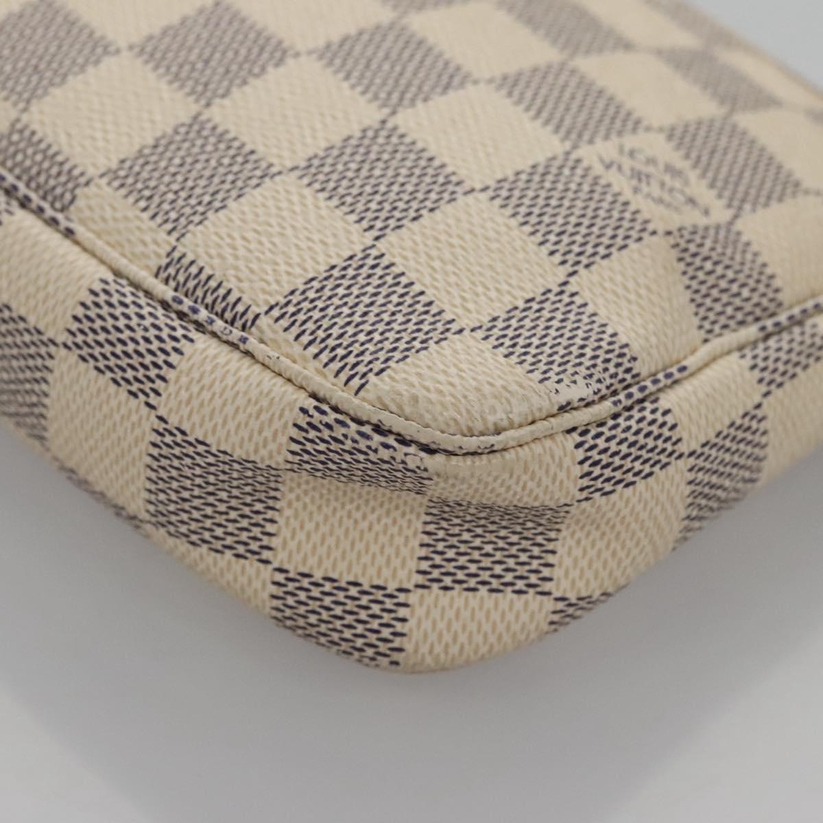 Louis Vuitton Pochette Accessoire White Canvas Clutch Bag (Pre-Owned)
