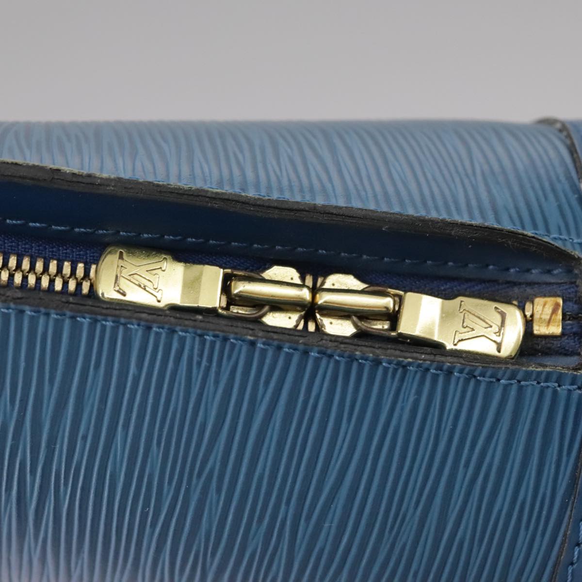 Louis Vuitton Lussac Blue Leather Shoulder Bag (Pre-Owned)