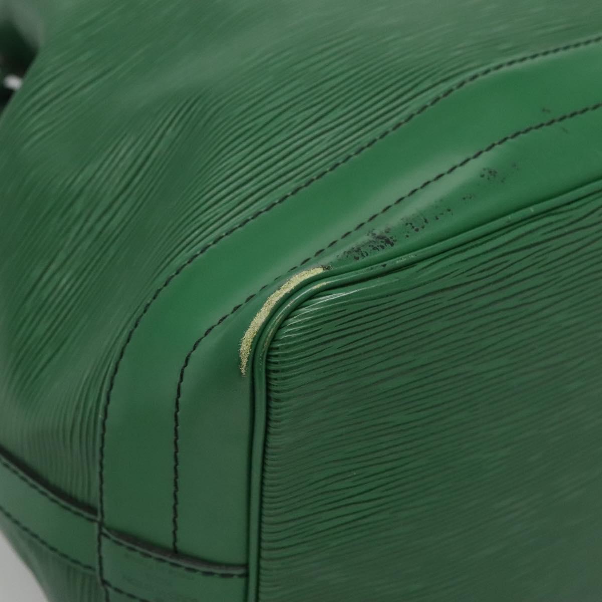 Louis Vuitton Noé Green Leather Shoulder Bag (Pre-Owned)
