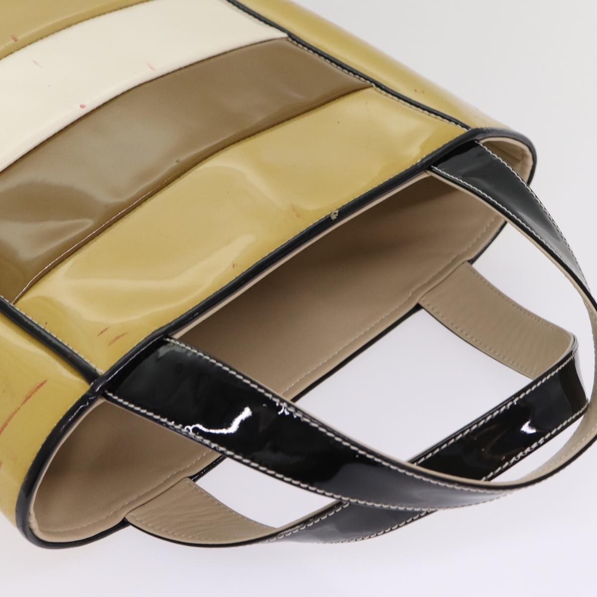 Chanel Beige Patent Leather Handbag (Pre-Owned)