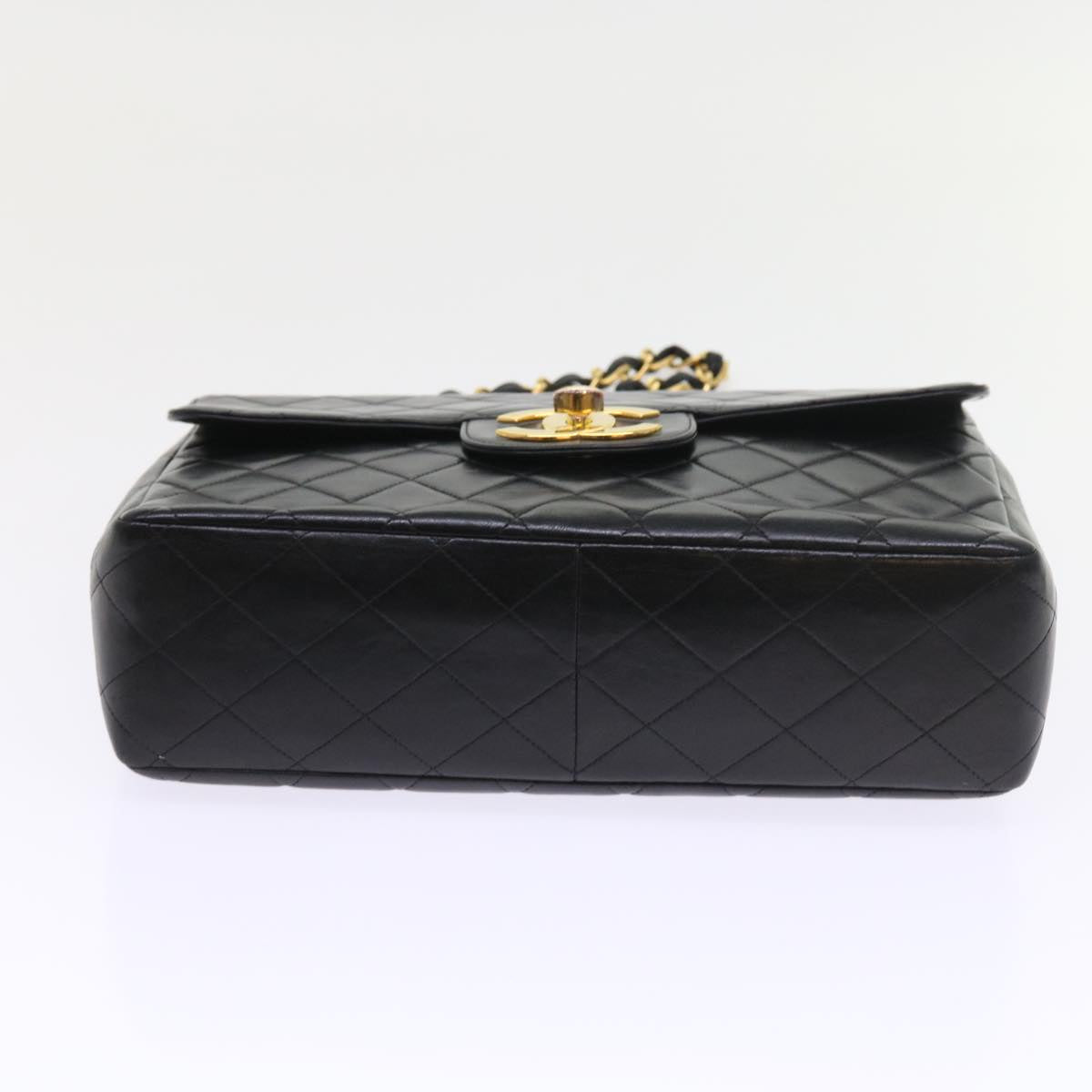 Chanel Black Leather Shoulder Bag (Pre-Owned)