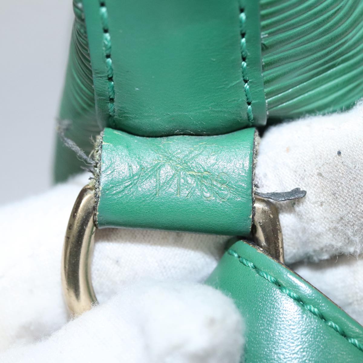 Louis Vuitton Noé Green Leather Shoulder Bag (Pre-Owned)