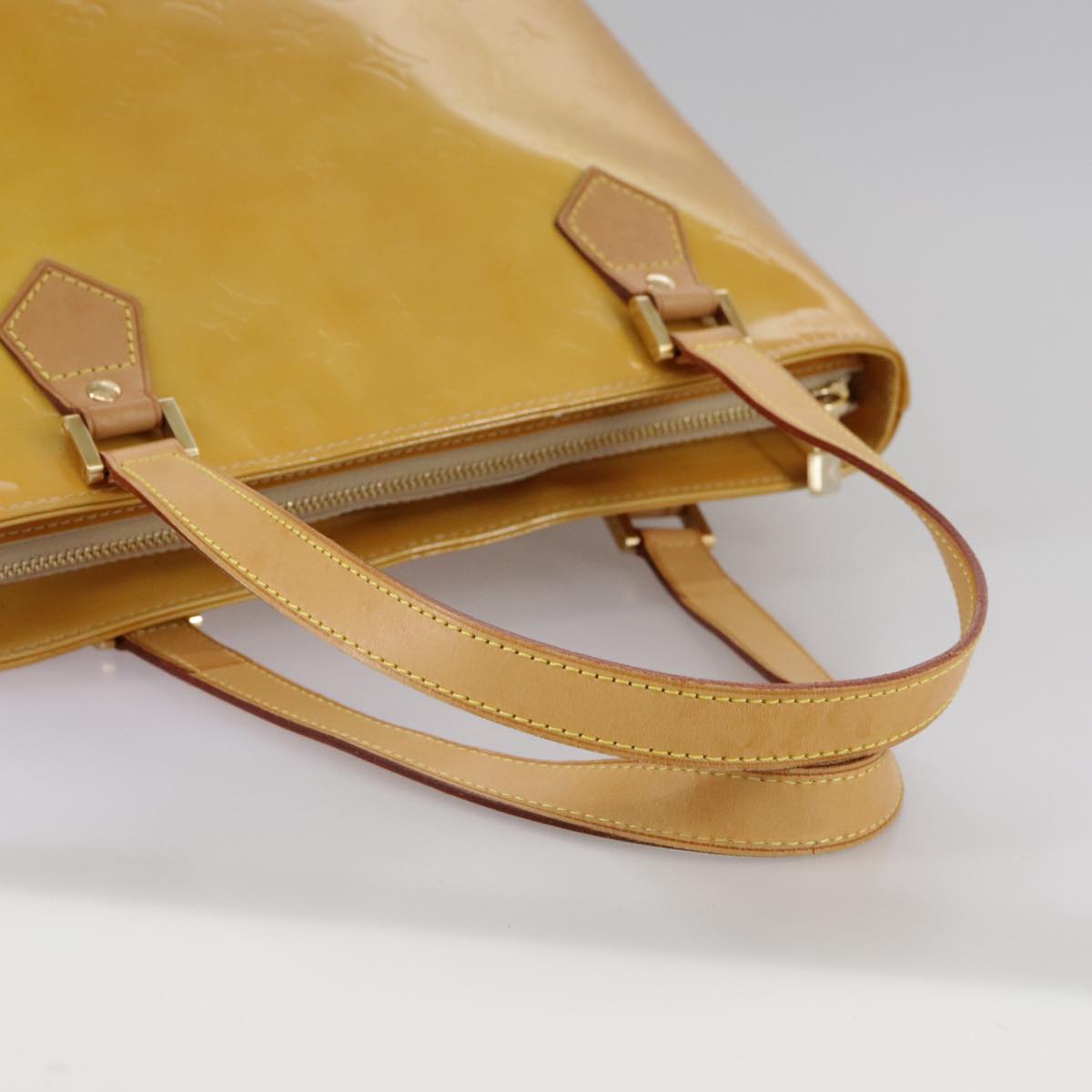 Louis Vuitton Houston Beige Patent Leather Handbag (Pre-Owned)