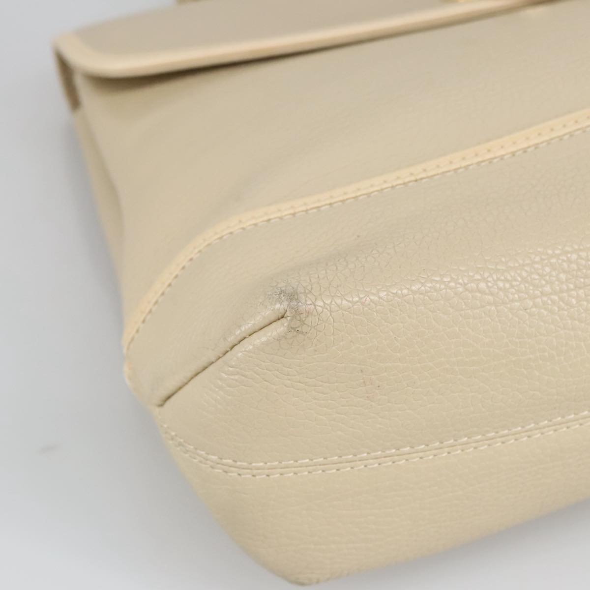 Bally Beige Leather Handbag (Pre-Owned)