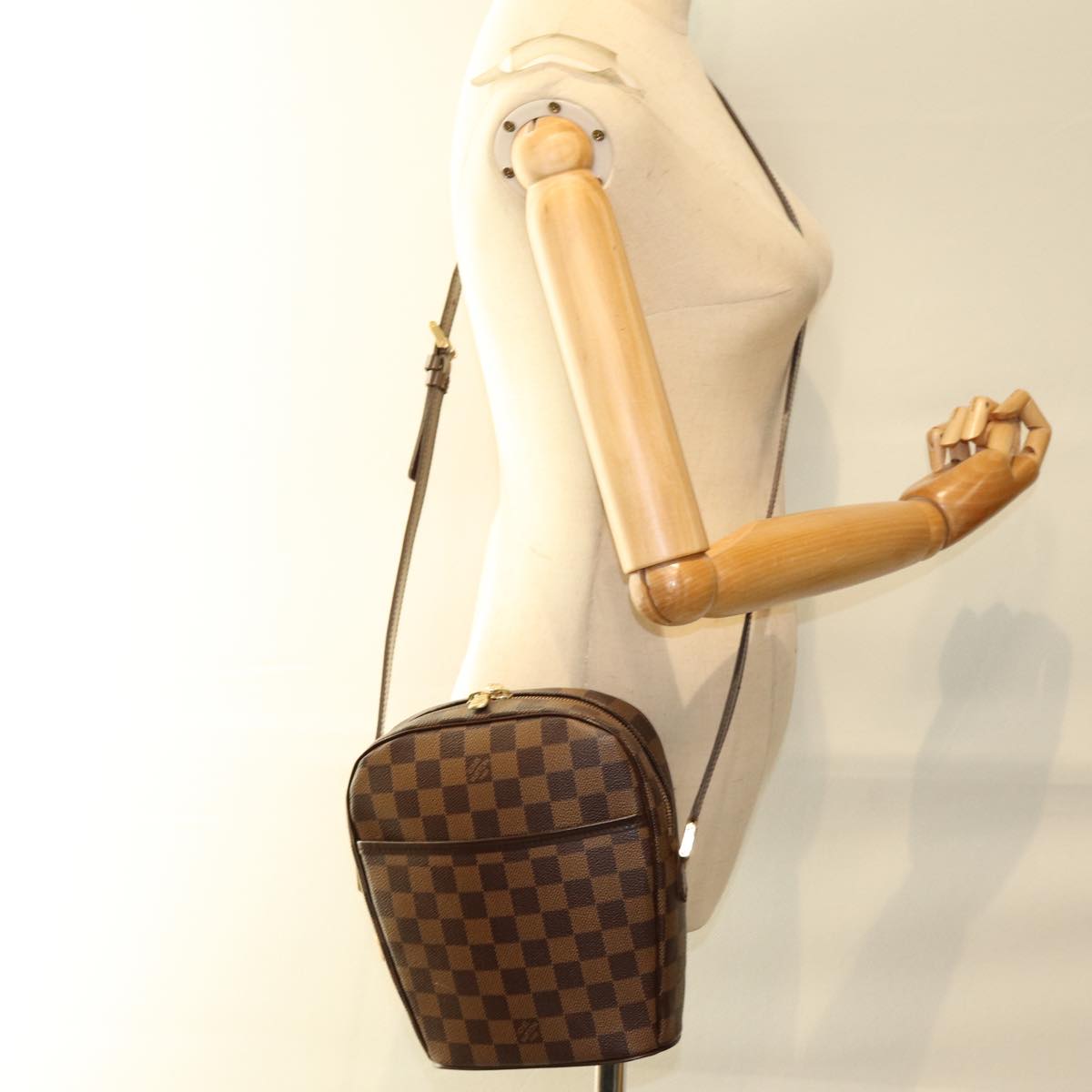 Louis Vuitton Ipanema Brown Canvas Shoulder Bag (Pre-Owned)