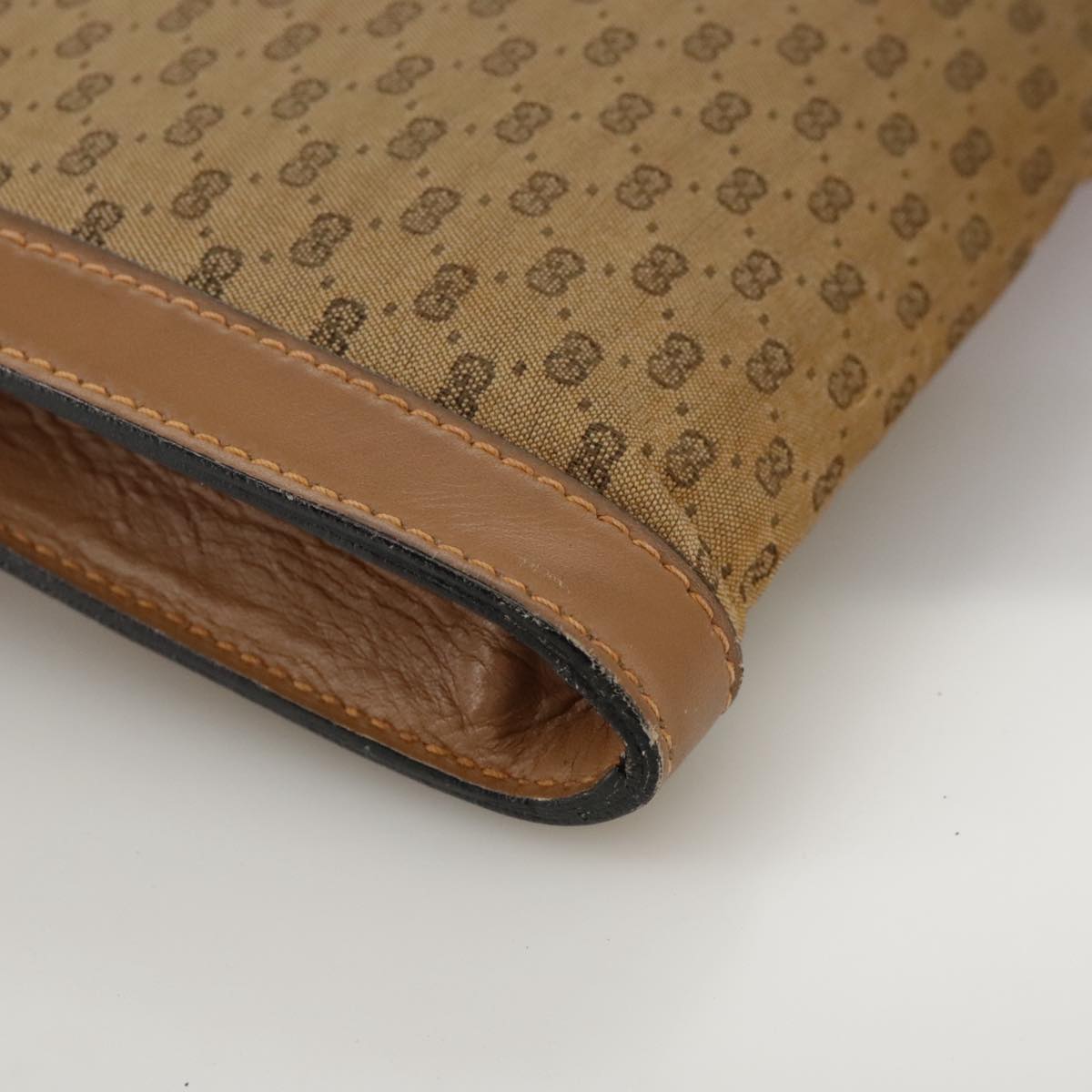 Gucci Micro Small Gg Canvas Beige Canvas Clutch Bag (Pre-Owned)