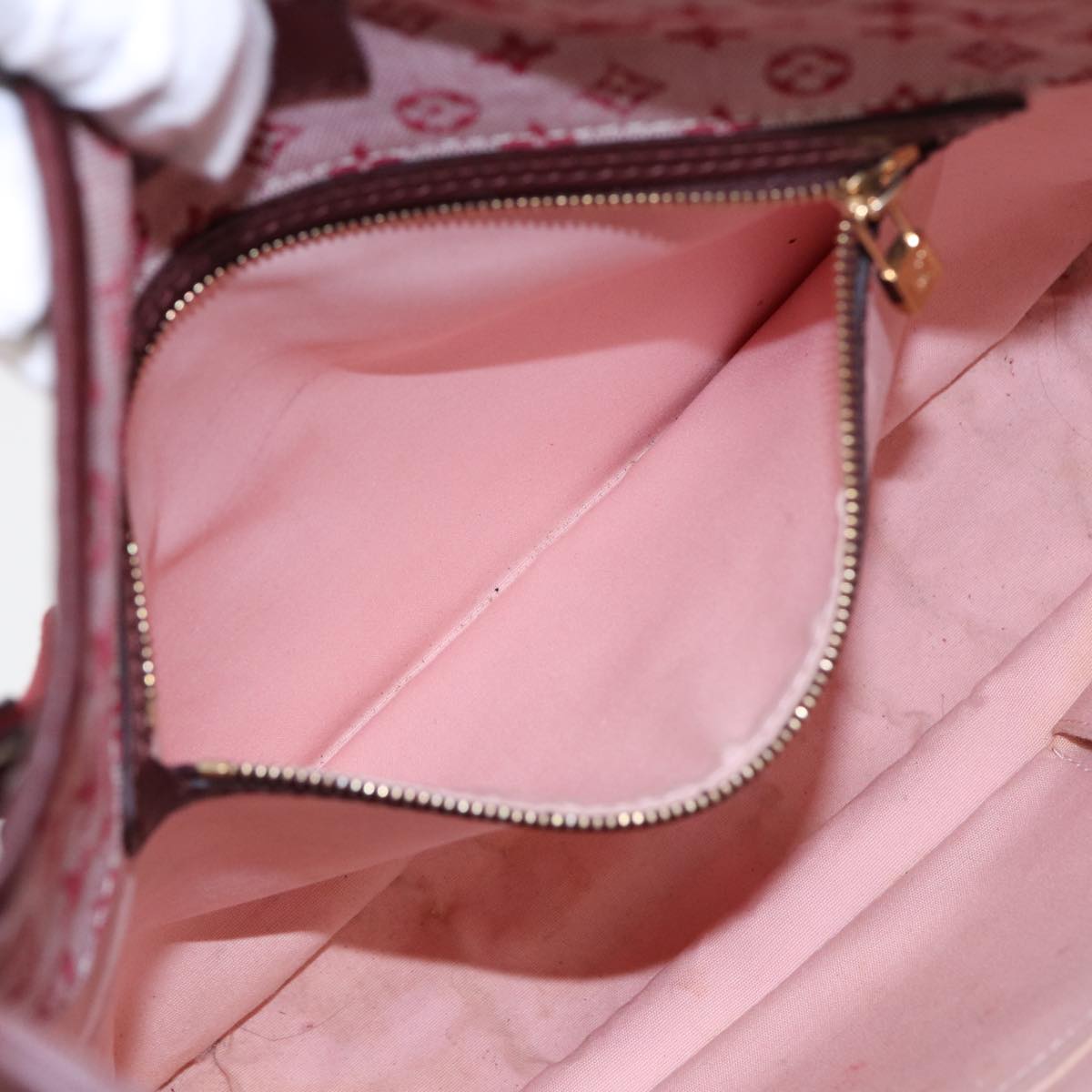 Louis Vuitton Besace Pink Canvas Shoulder Bag (Pre-Owned)