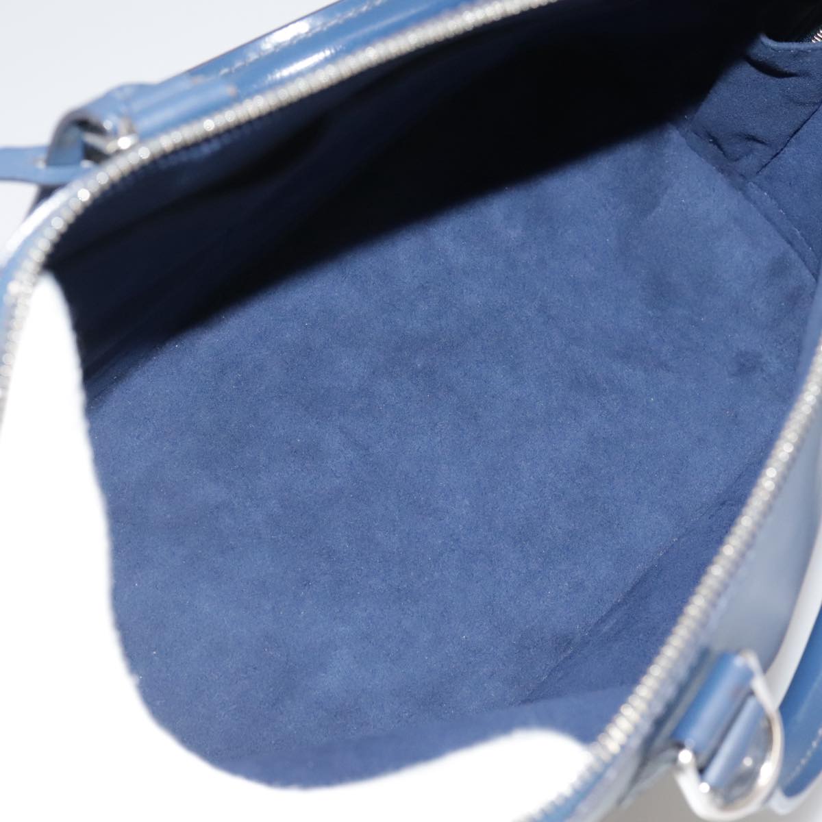 Louis Vuitton Alma Black Leather Handbag (Pre-Owned)