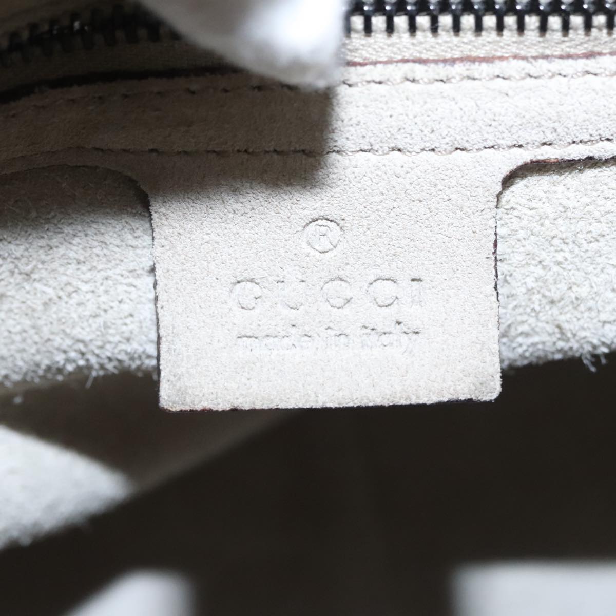 Gucci Carla Grey Suede Shoulder Bag (Pre-Owned)
