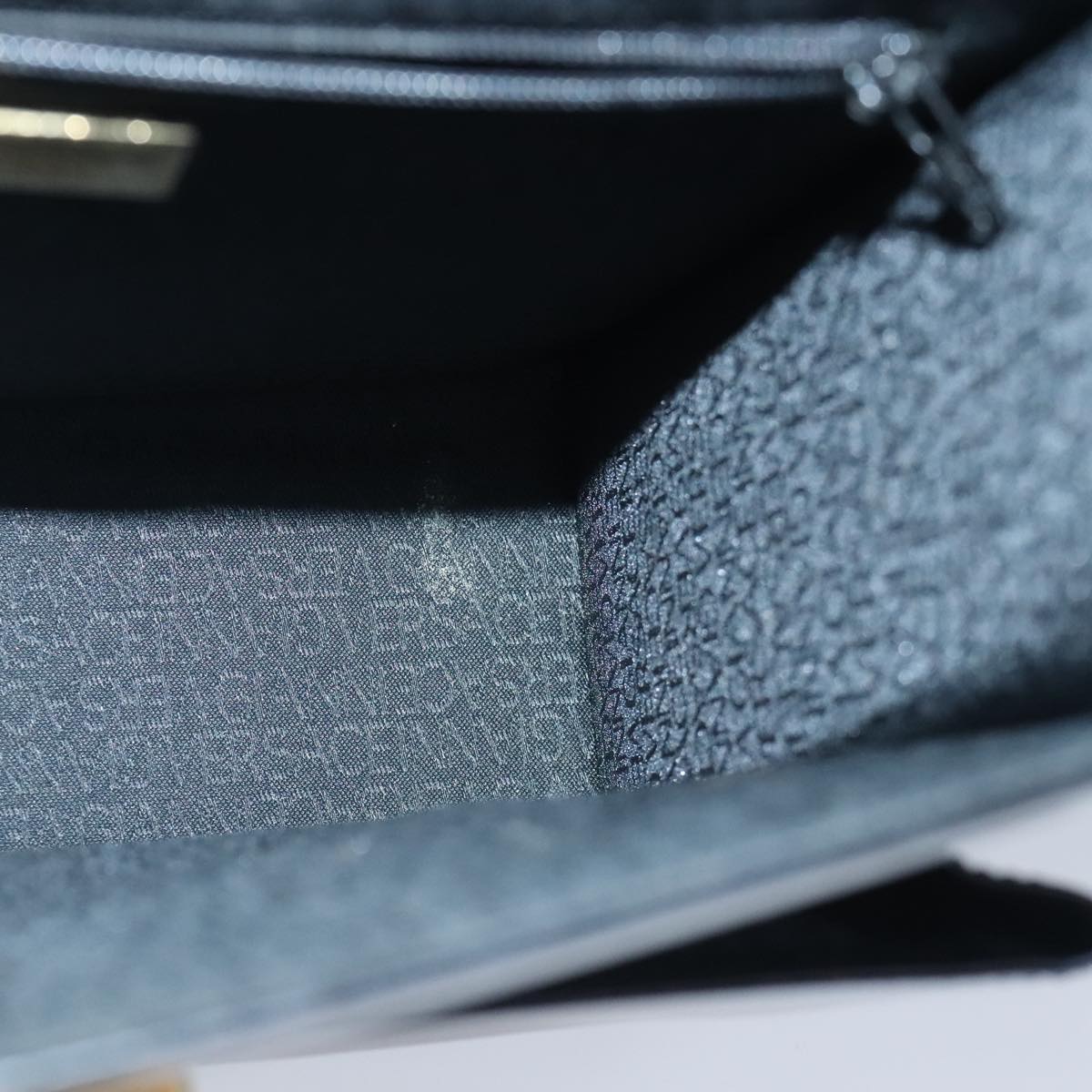 Versace Black Leather Shoulder Bag (Pre-Owned)