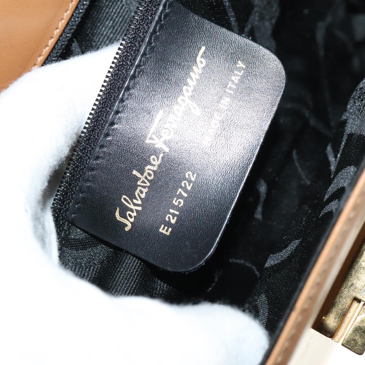 Salvatore Ferragamo Gancini Brown Leather Shoulder Bag (Pre-Owned)