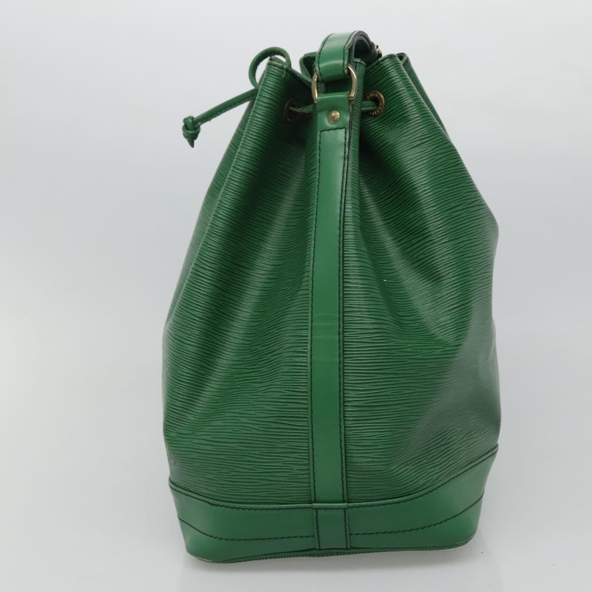 Louis Vuitton Noé Green Leather Shoulder Bag (Pre-Owned)