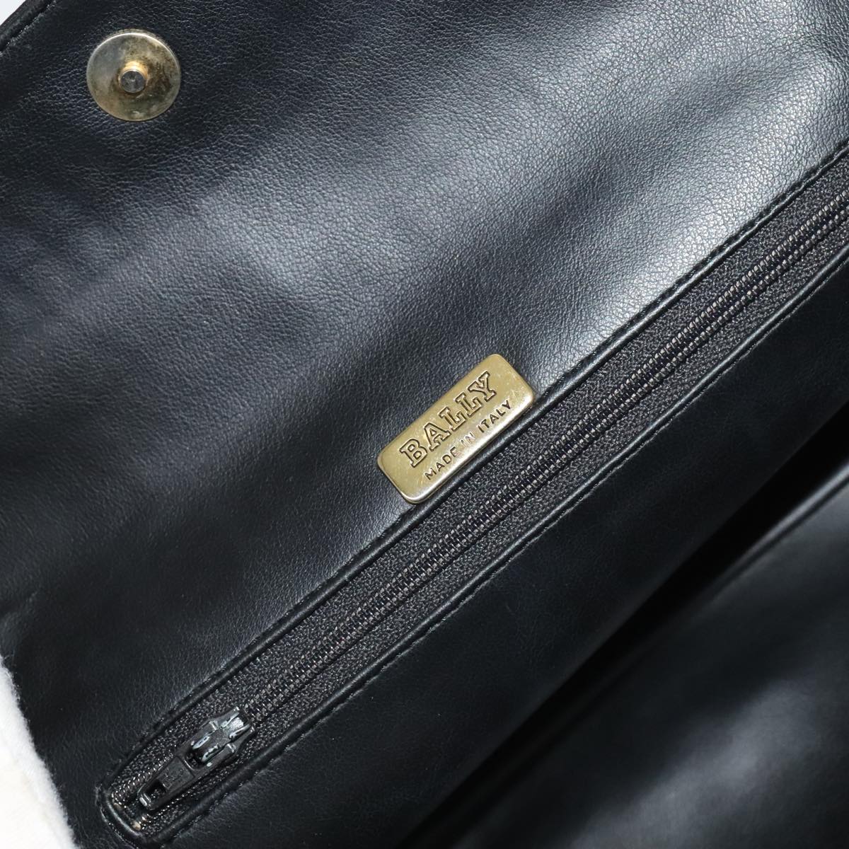 Bally Black Leather Shoulder Bag (Pre-Owned)