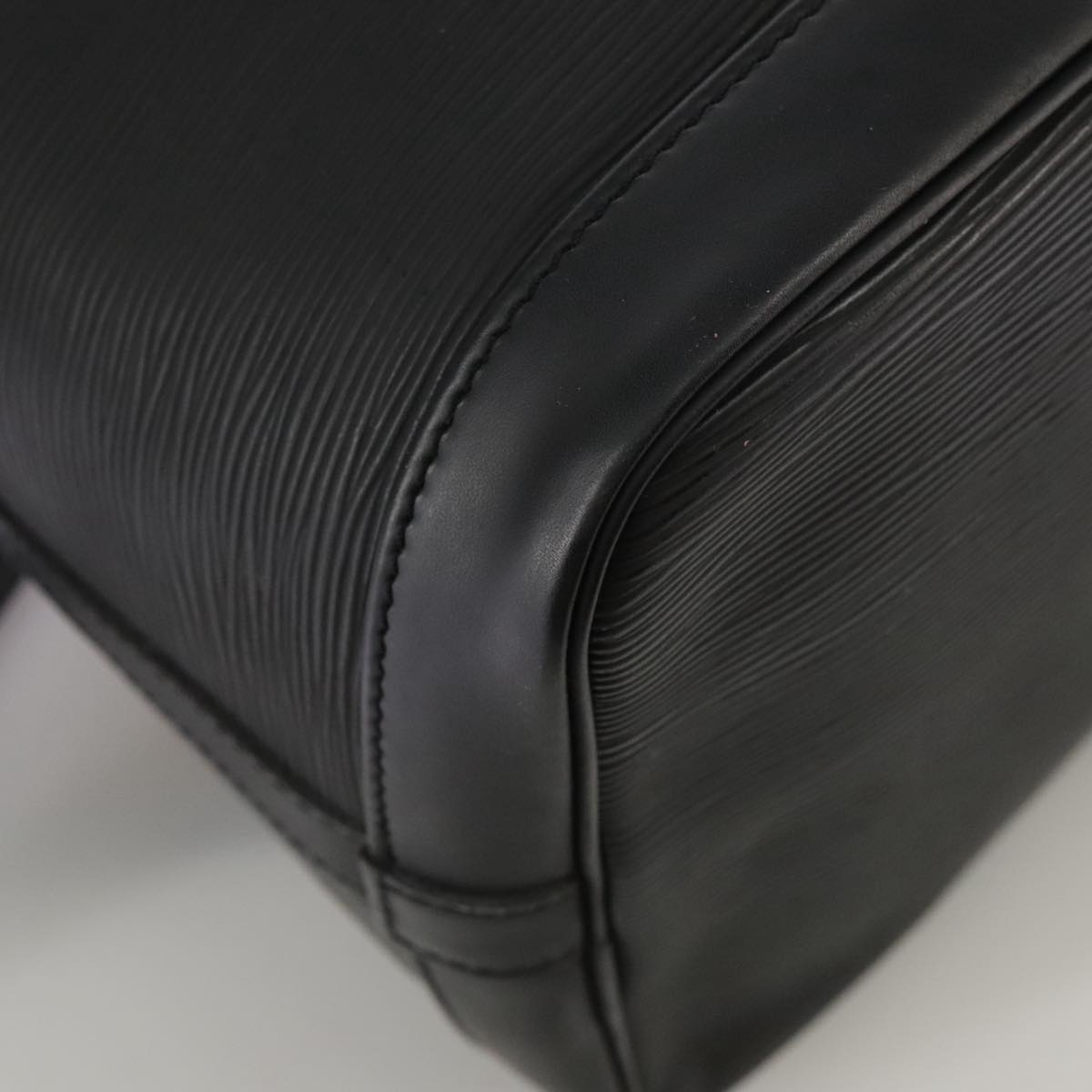 Louis Vuitton Petit Noé Black Leather Shoulder Bag (Pre-Owned)