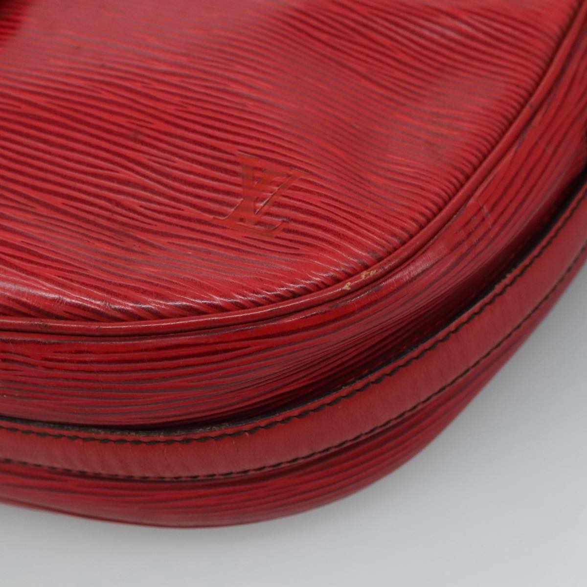 Louis Vuitton Jeune Fille Red Leather Shoulder Bag (Pre-Owned)