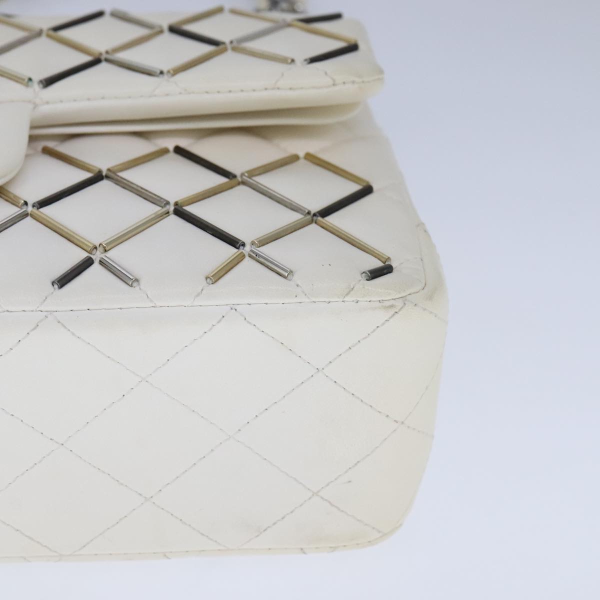 Chanel Timeless White Leather Shoulder Bag (Pre-Owned)