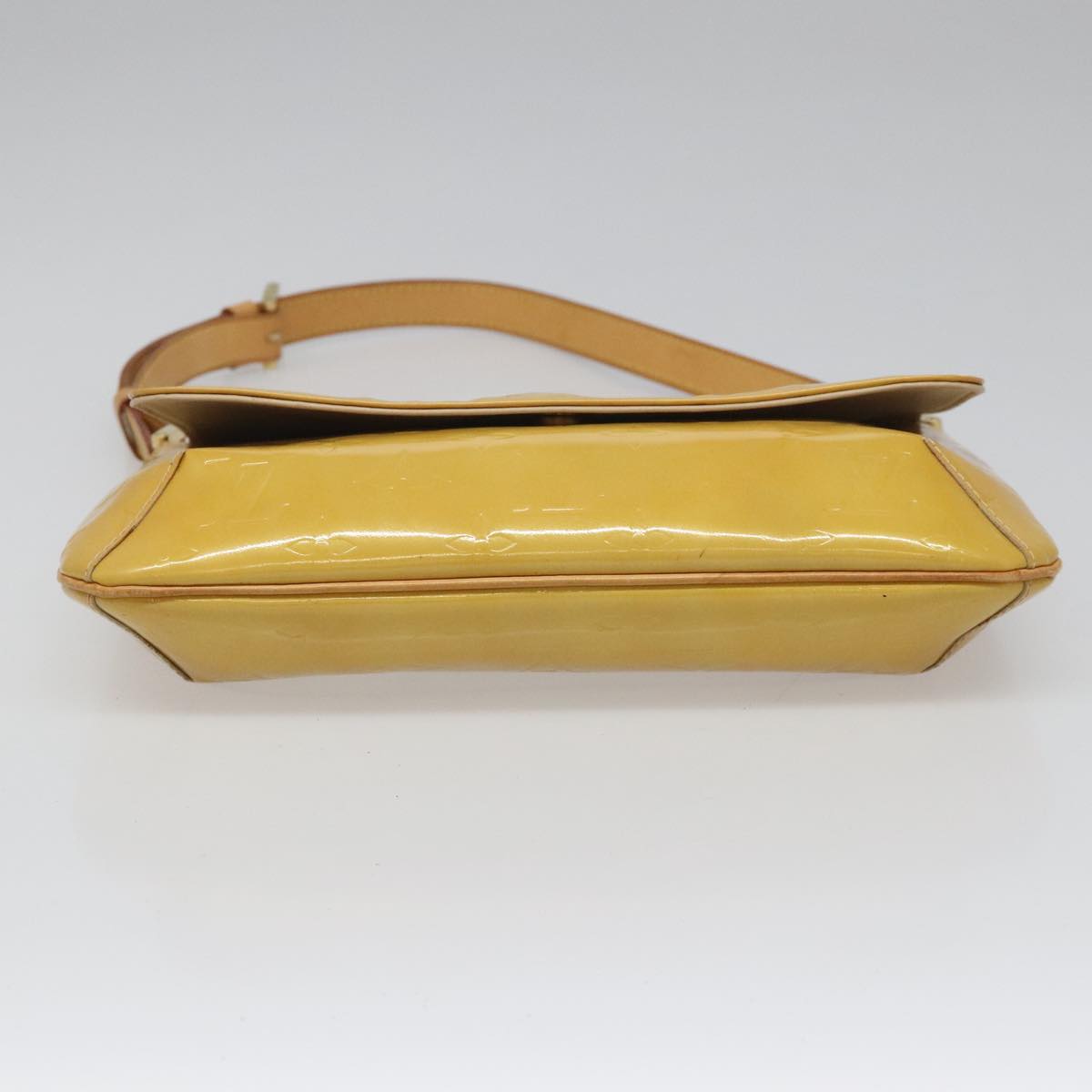 Louis Vuitton Thompson Street Beige Patent Leather Shoulder Bag (Pre-Owned)